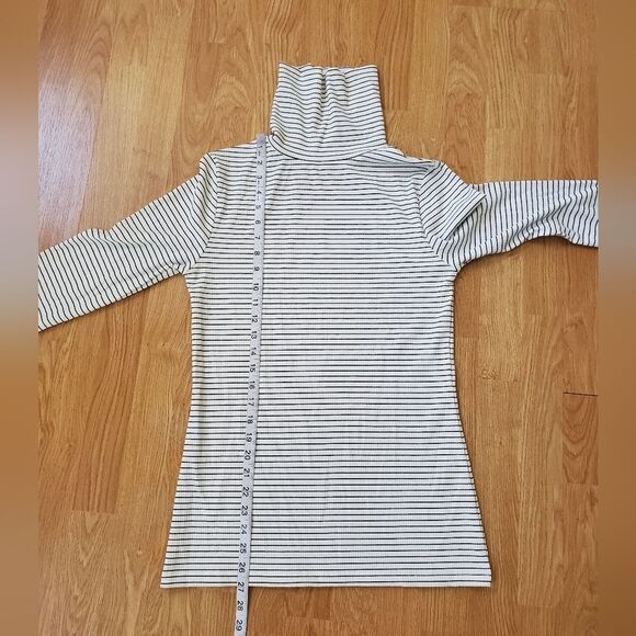 HALOGEN | Long Sleeve Striped Ribbed Turtleneck - [Small in Black/White] - Picture 8 of 11